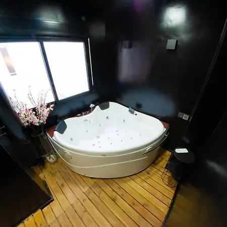 Apartamento Modern Haven For Urban Explorers By Rems